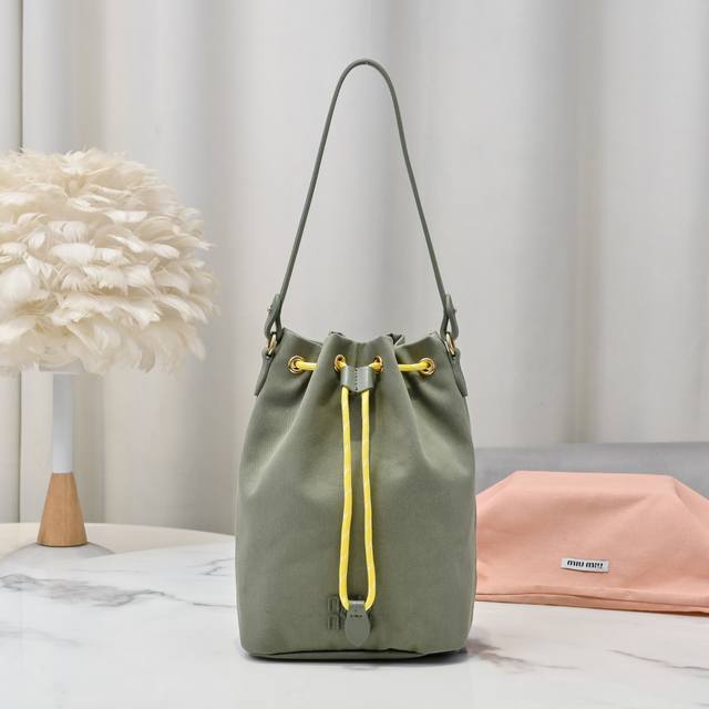 5Nr038, New Canvas Bucket Bag, Made From Diagonal-Weave Waterproof Canvas Fabric
