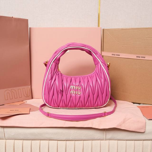Miu New Arrival! Model: 5Bc125 Miuwander Handbag, Made From Imported Lambskin Wi