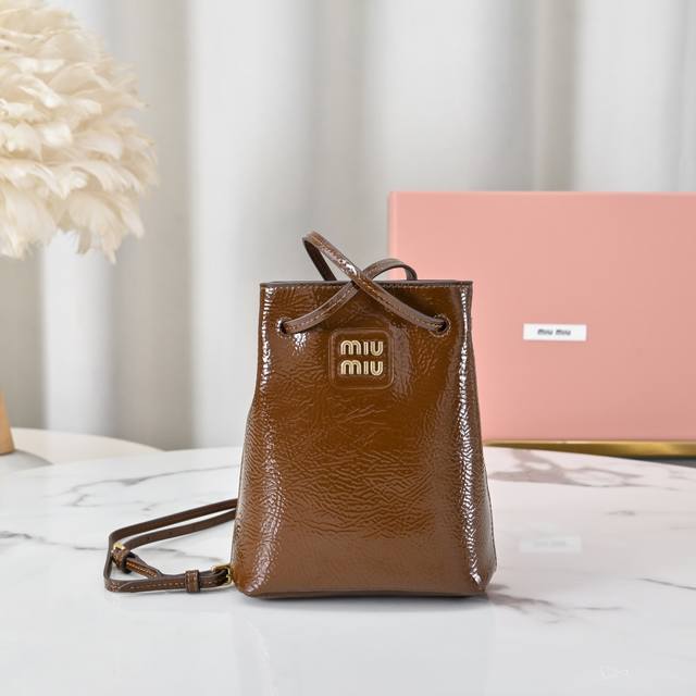 5Nf460, New Mini Bucket Bag, Made From New Wrinkled Leather, Unique Ice Silk Tex