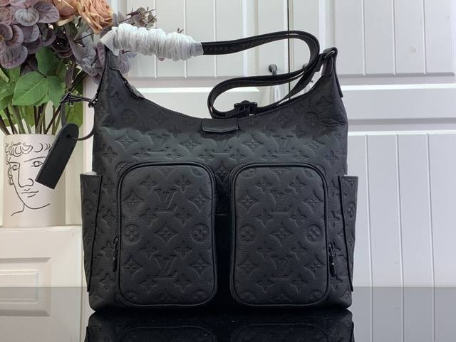 Top-Tier Authentic Special Offer Hobo Cargo Handbag M14778 Black Striped Embosse