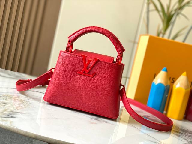 Upgrade Edition M25255 Red This Capucines Small Handbag Features Matte Taurillon