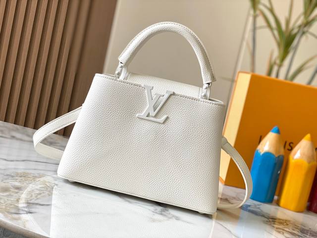 Upgrade Edition M25256 White This Capucines Large Handbag Features Matte Taurill