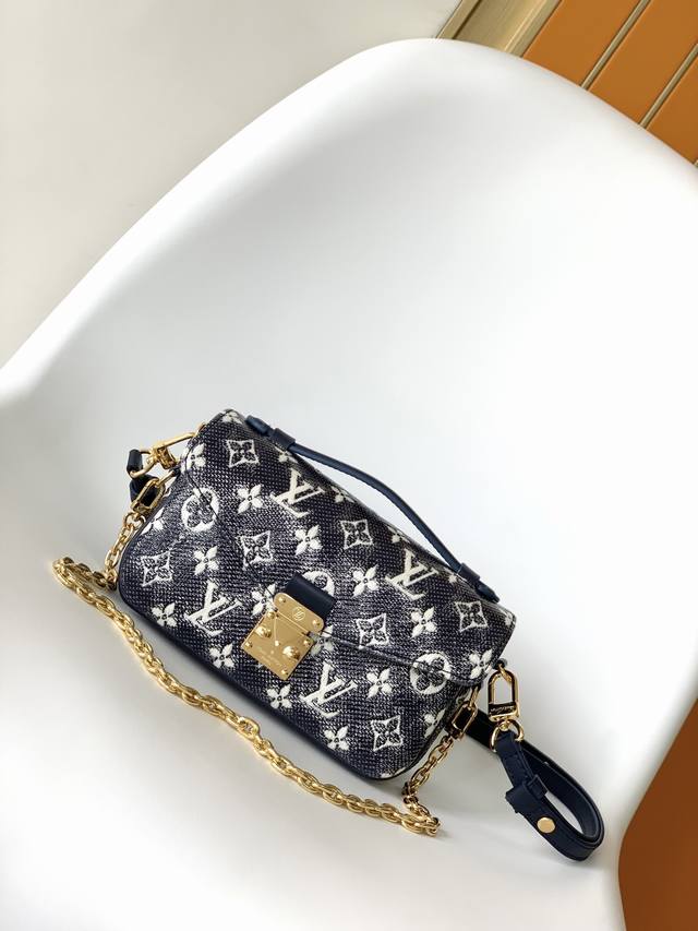 M22834 Top-Grade Original Fabric This Pochette M Tis East West Handbag Is Crafte