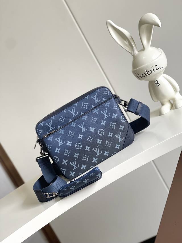 Factory Price P Top-Tier Original Chip Edition This Trio Messenger Bag Is Crafte
