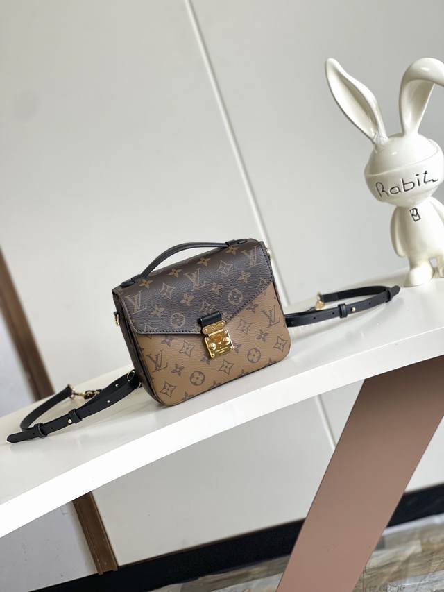Factory Price P Top-Grade Original Dynamic Chip M11941 Double-Shoulder Messenger