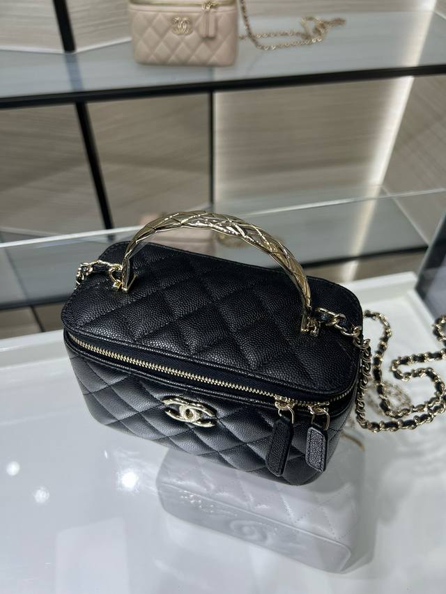 Chanel 25S New Handle Long Box Coco Crush Diamond Quilting Handle Makeup Bag A P