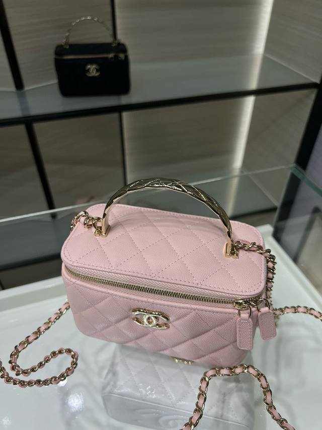 Chanel 25S New Handle Long Box Coco Crush Diamond Quilting Handle Makeup Bag A P