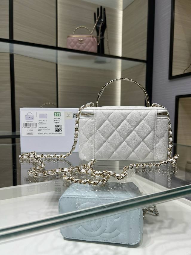 Chanel 25S New Handle Long Box Coco Crush Diamond Quilting Handle Makeup Bag A P