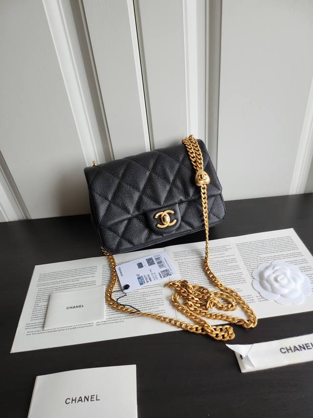 Ohanel 23P Series Heart-Shaped Buckle Cover Bag This Season, The Square-Shaped B