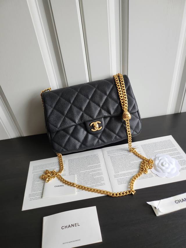 Ohanel 23P Series Heart-Shaped Buckle Cover Bag The Square Design Has Been Updat