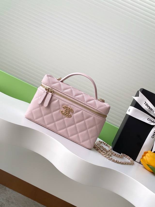 In Stock 25C Elegant And Compact Chain-Strap Handbag. Made From Small-Grain Calf
