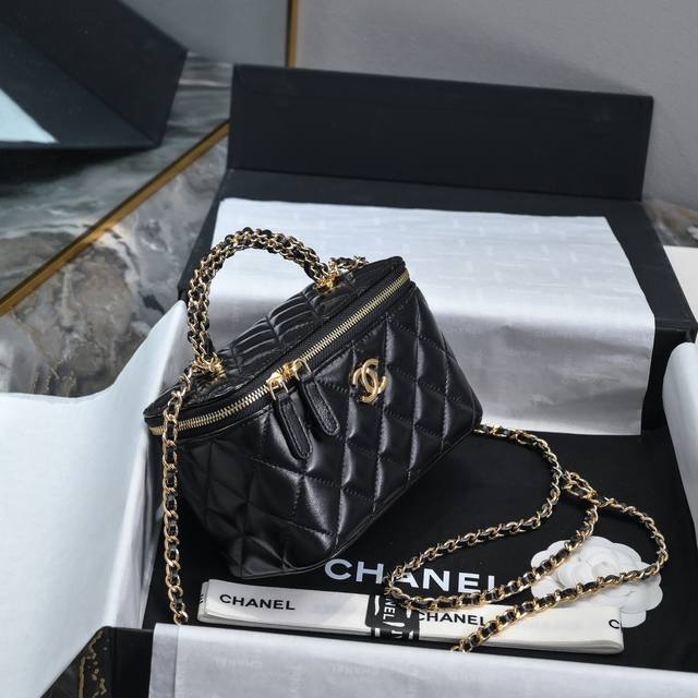 Chanel 1 24B New Twisted Handle Long Box Bag In Oil-Waxed Lambskin With A Strong