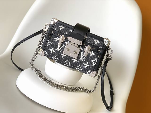 M21462 Top-Grade Genuine Leather Black Denim Petite Malle Handbag Crafted From M