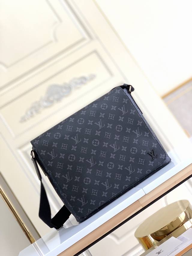 Haiyuan Overseas Single Exclusive District Medium Tote Bag Features A Spacious D