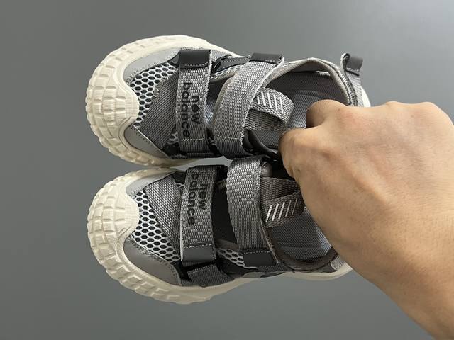 Nb New-Style Toe-Covered Perforated Mesh Children's Sandals Size: 26-37 Sizes. T