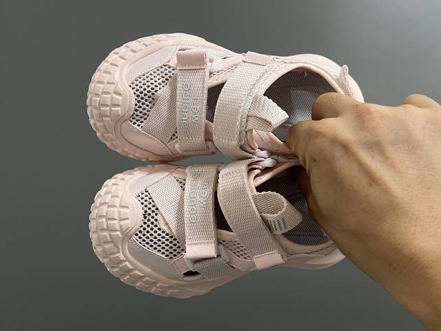 Nb New Head-Covered Perforated Mesh Children's Sandals Size: 26-37 Inches Tire S
