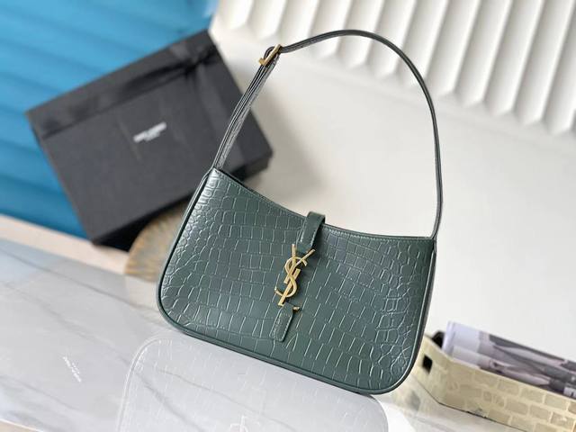 Premium Quality 657228 Green Crocodile Pattern With Full Set Of Latest Store Pac