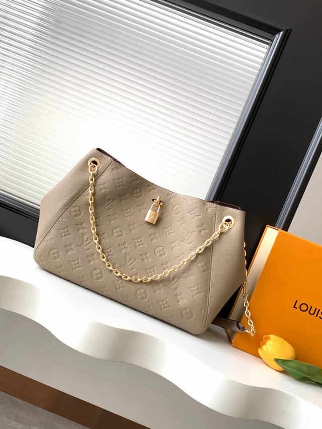 Top-Grain Leather, Premium Original Single-Piece Dynamic 163C01 Chip, Premium Or