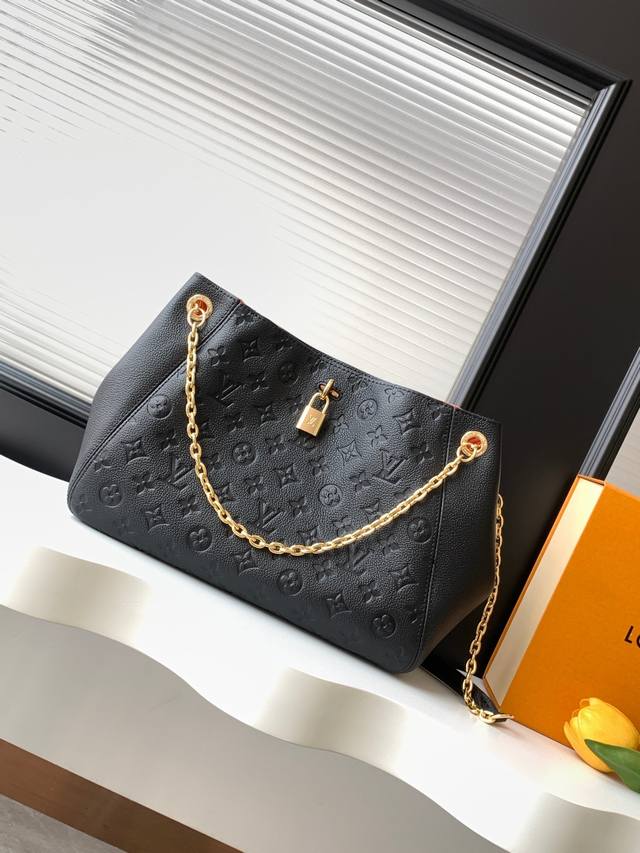 Top-Grain Leather, Premium Original Single-Piece Dynamic 163C01 Chip, Premium Or