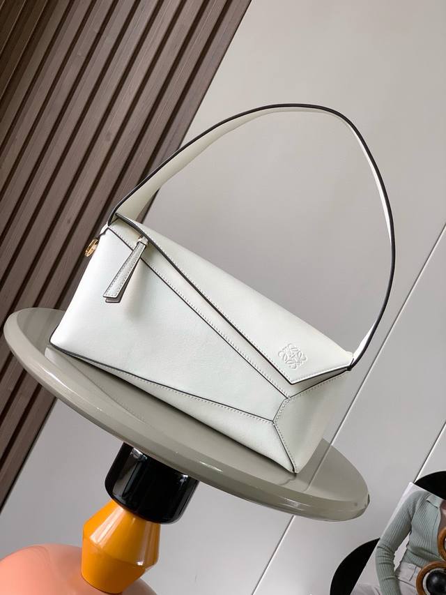 New Puzzle Hobo Is A Soft And Elegant Short Napa Leather Shoulder Bag Inspired B