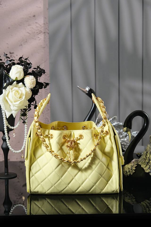 Early Spring Runway Collection Size: ** Yellow 25C Early Spring Runway Edition A