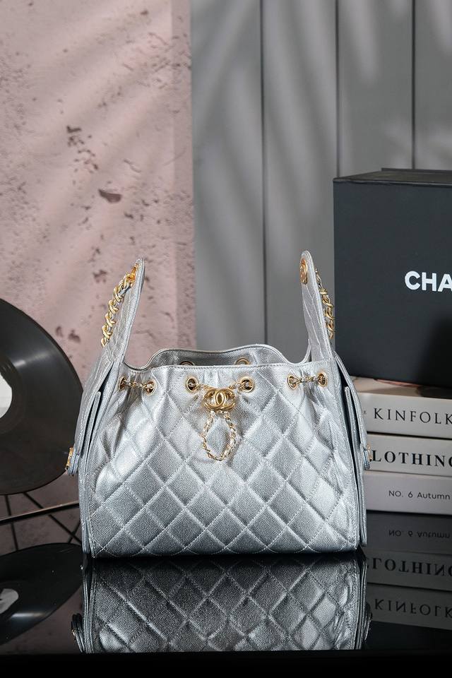 Early Spring Runway Collection Size: ** Genuine Leather 25C Early Spring Runway