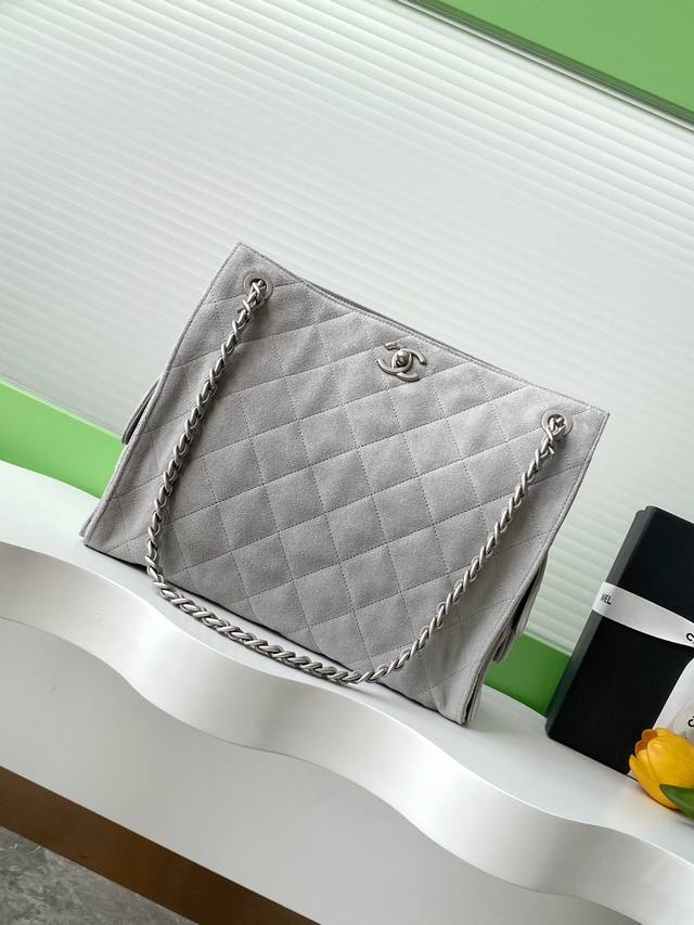 25C Cowhide Shopping Bag With Satin Finish Chanel Hobo Underarm Bag Hippie Under