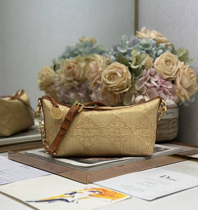 Top-Quality Authentic Diorstar Hobo Chain Handbag In Brown Straw. This Diorstar