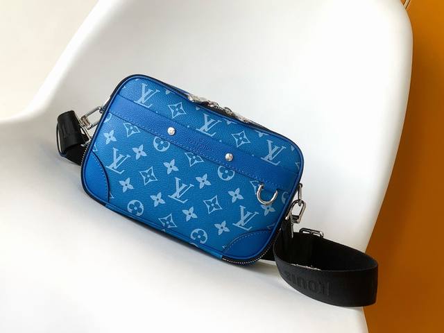Top-Grade Original Men's Messenger Bag Series Alpha Messenger Bag This Alpha Mes