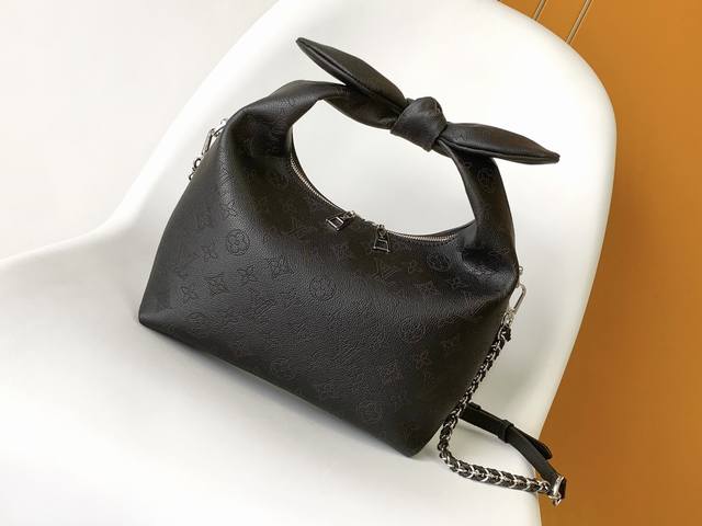M20700 Off-White M20701 Apricot M20703 Black Why Knot Small Handbag Features Lou
