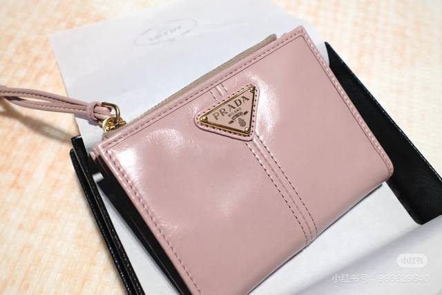 P Unisex Short Wallet, Model 1Ml050, Pink Oil-Waxed Leather, 8 Card Slots, 1 Bil