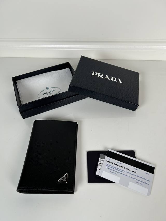 P Men's And Women's Wallet + Passport Holder, Essential For Business Trips And T
