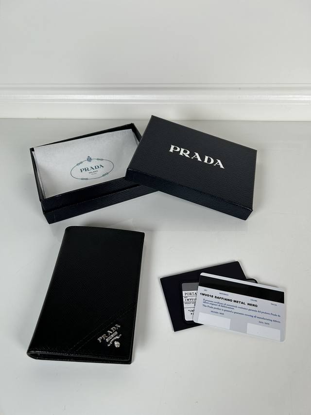 P Men's And Women's Wallet + Passport Holder, Essential For Business Travel, Mod