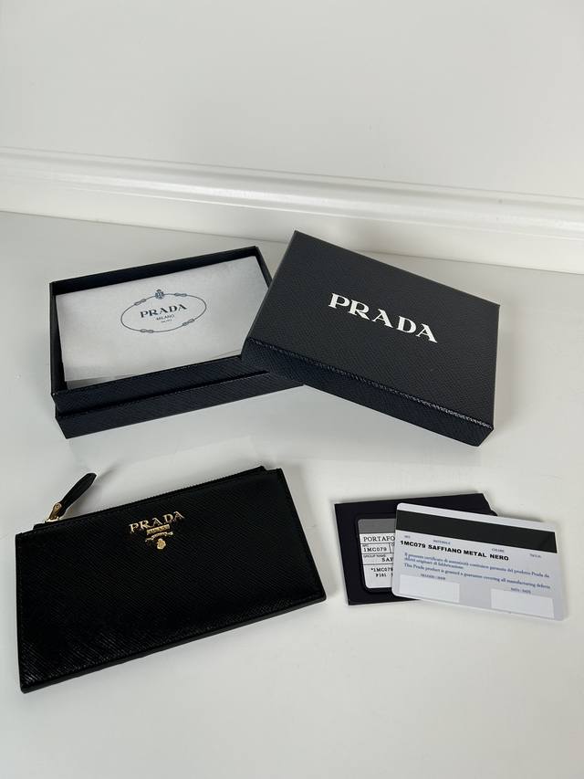 P Cross-Pattern Card Holder, Model: 1Mc079, Unisex, 6 Card Slots With Extra-Larg