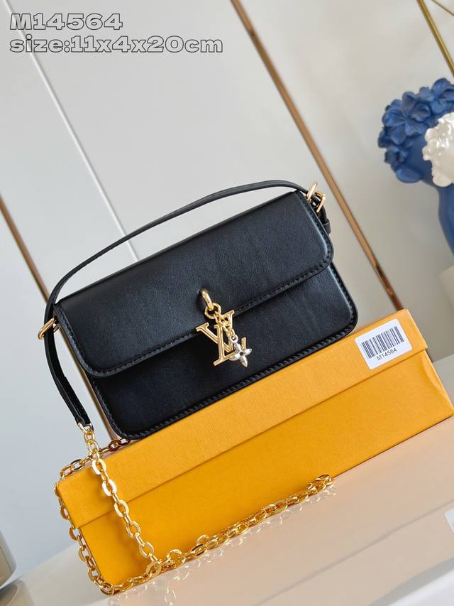 M14564 Black This Wallet On Chain Handbag From The Louis Vuitton Lv Bloom Collec