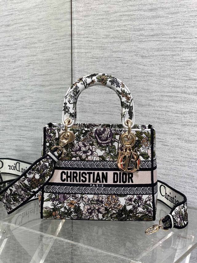 Authentic With Full Original Packaging, Five-Compartment In Stock. Lady's Latest