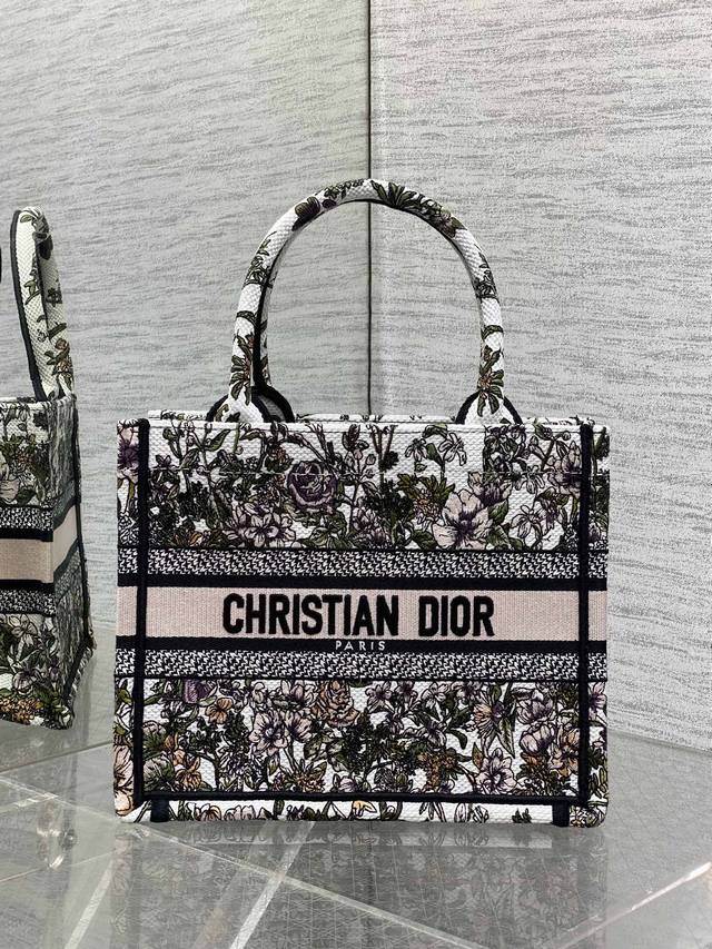 Authentic With Full Original Packaging, Small Size In Stock. The Latest Small Si