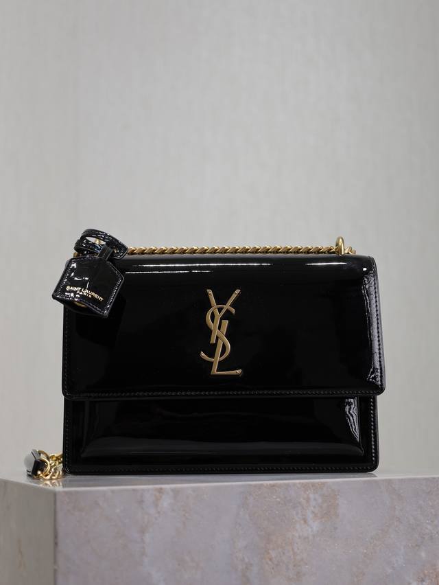Black Lacquered Leather With Gold Hardware Sunset 22Cm_ The Timeless Classic Sun