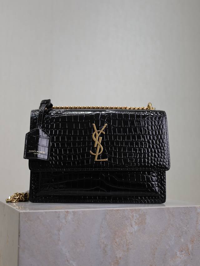 Black Crocodile Pattern With Gold Buckle Sunset 22Cm The Timeless Classic Sunset