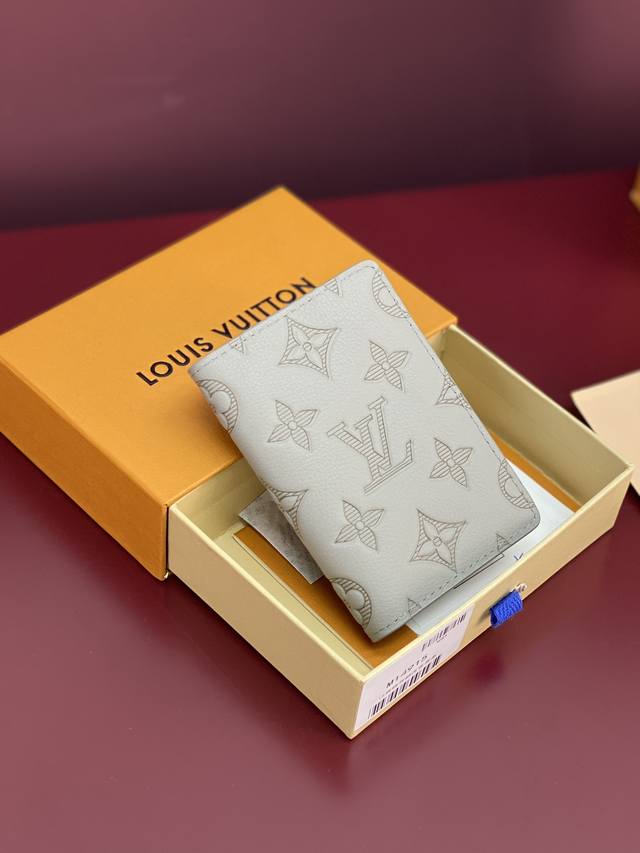 M14915 New Embossed Ice Gray! Made From Full-Grain Calf Leather! This Design Rei