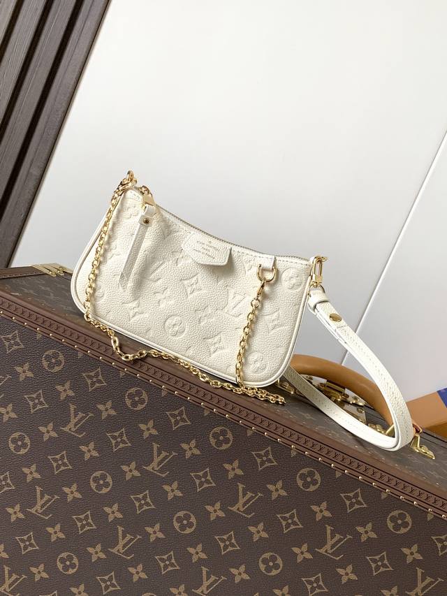 Top-Grade Original Single, Variable Code Chip Easy Pouch Handbag M13614 Chocolat