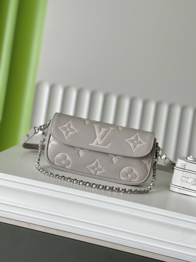 M14225 23.5 12 4.3 Chain Ivy Full-Leather Chain Crossbody Bag