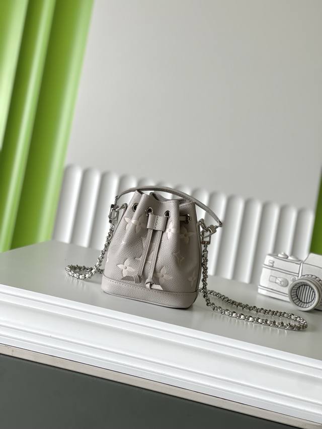 M14224 13 16 10 Nano Noe Full-Leather Bucket Bag