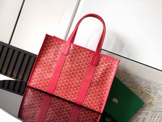Villette Large Handbag As The 2025 Limited Edition, Featuring A Unique Compact S