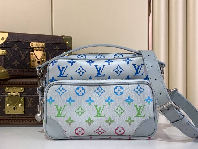 Top-Tier Authentic Replica Exclusive Real-Shot M13897 Rainbow Nil Handbag, A Fas