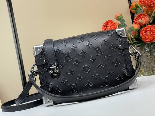 Top-Tier Authentic Replica Exclusive Real-Shot Side Trunk Medium-Sized Handbag M