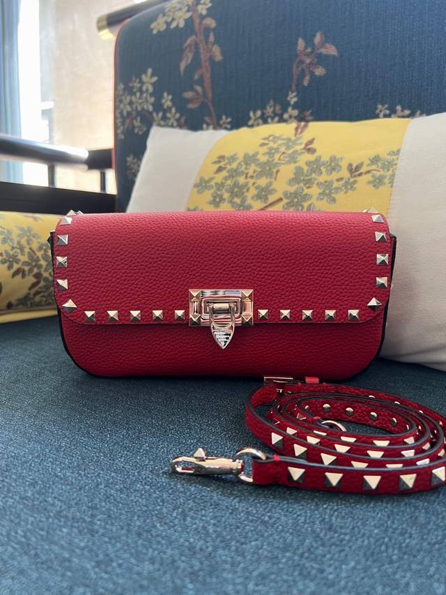 Model: 2070 Garavani Rockstud Grained Calfskin Handbag With Signature Hook Clasp