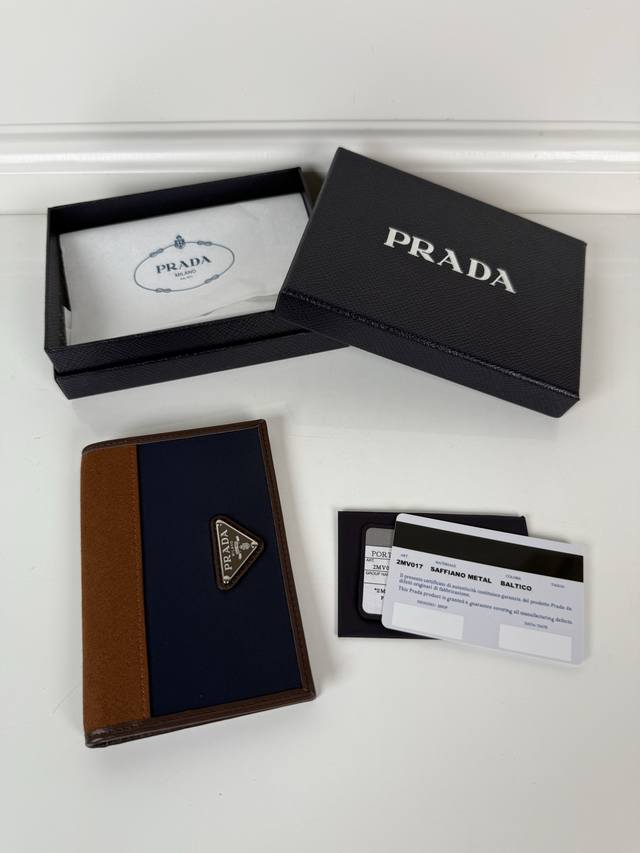 P Men's And Women's Wallet + Passport Holder, Essential For Business Trips And T