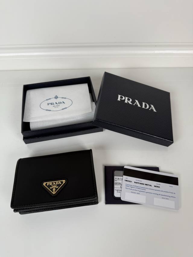 P Home Snap-Button Closure Short Wallet, Unisex, Model 1Mv021, One Bill Compartm