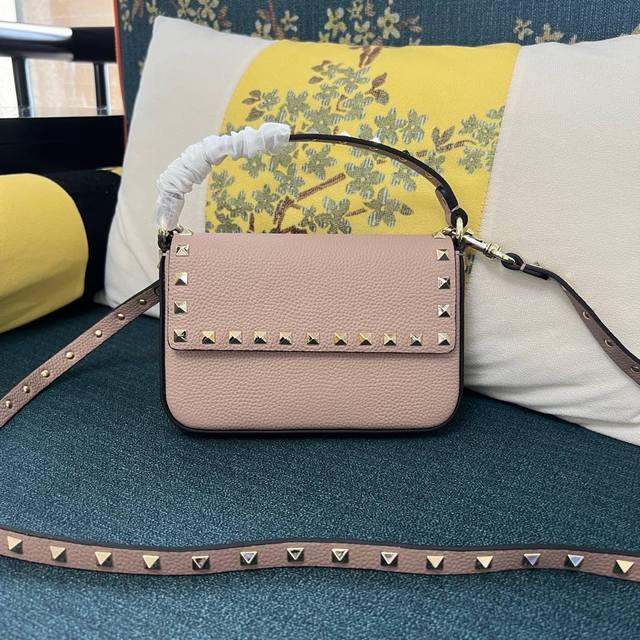 Model: 4007 Garavani Grained Calfskin Handbag With Stud Elements. Thanks To The